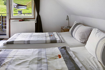 Schlafzimmer Nr. 2 mit Doppelbett,Einzelbett und Babybett